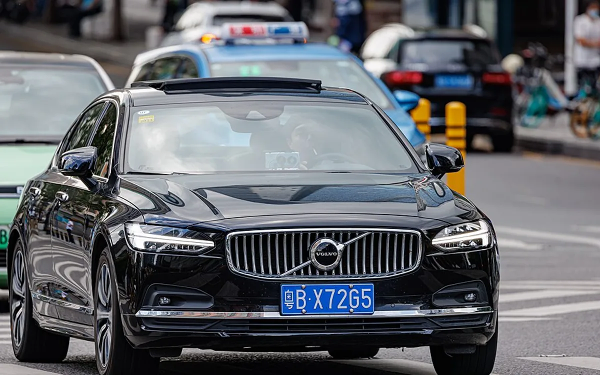 Volvo S90 Momentum + T4 Auto